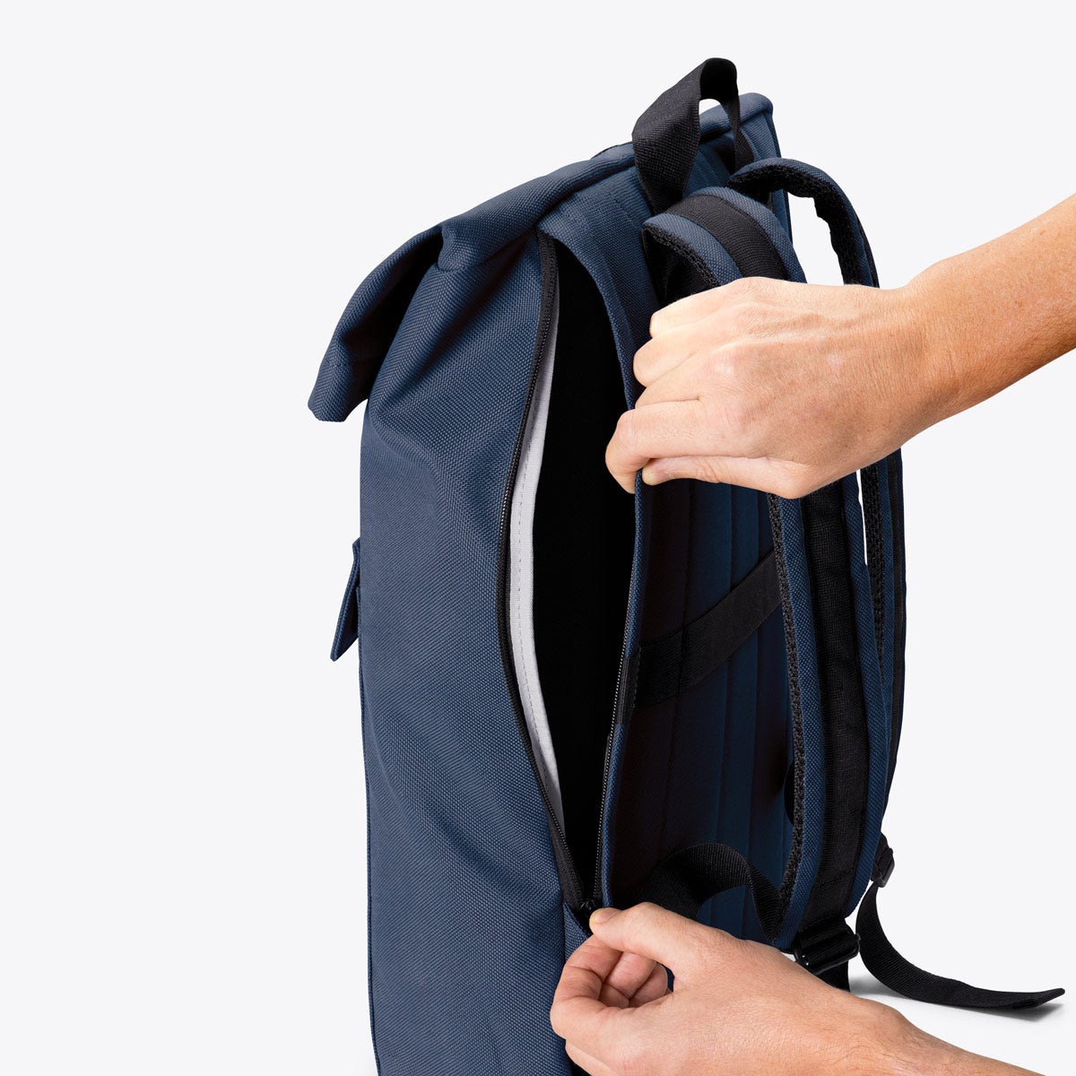 Ucon Acrobatics • Jannik Medium Backpack • Original Series (Dark Navy)
