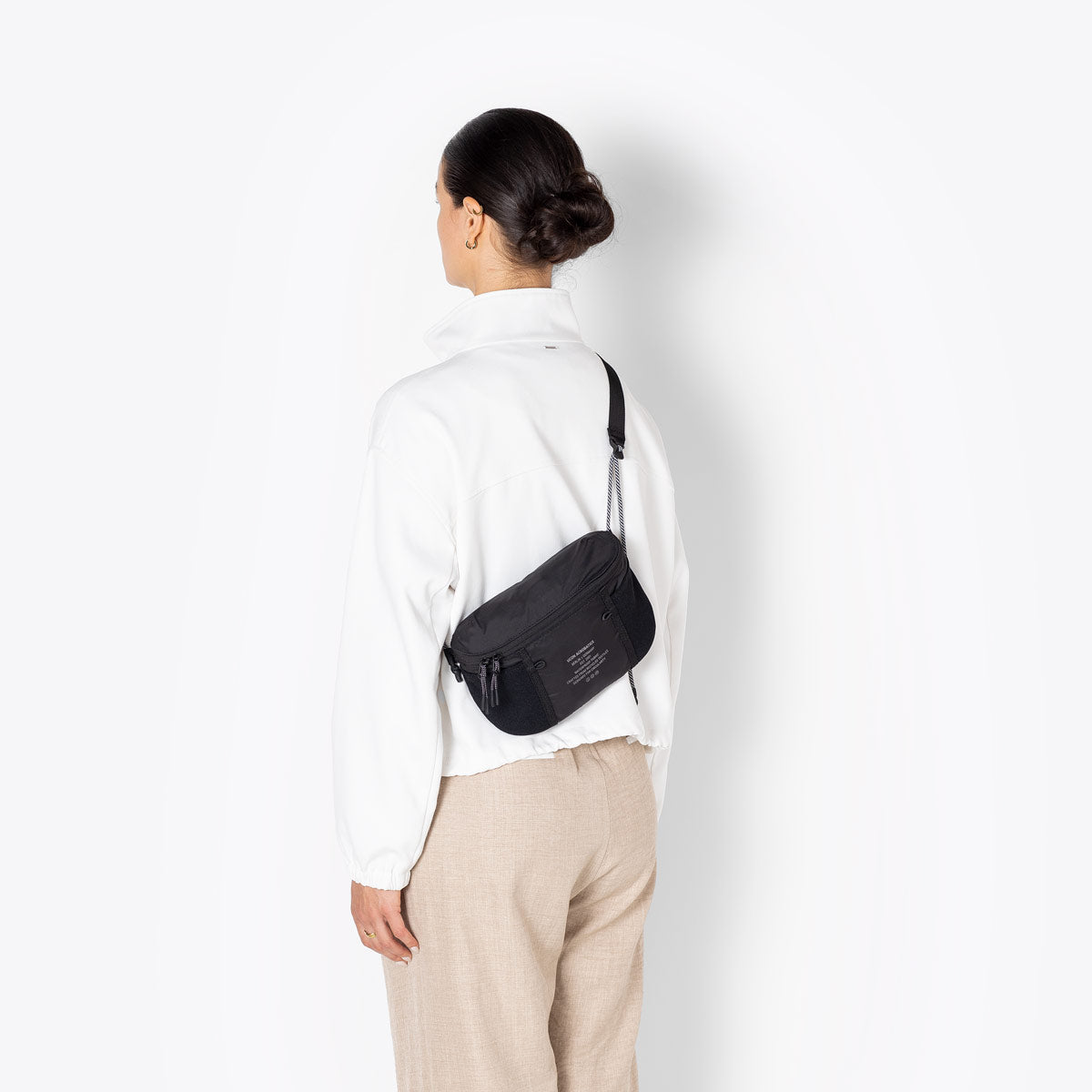 新品 UCON ACROBATICS バッグ ショルダーバッグ Jona BK Jona Crossbody Bag - Ucon Acrobatics