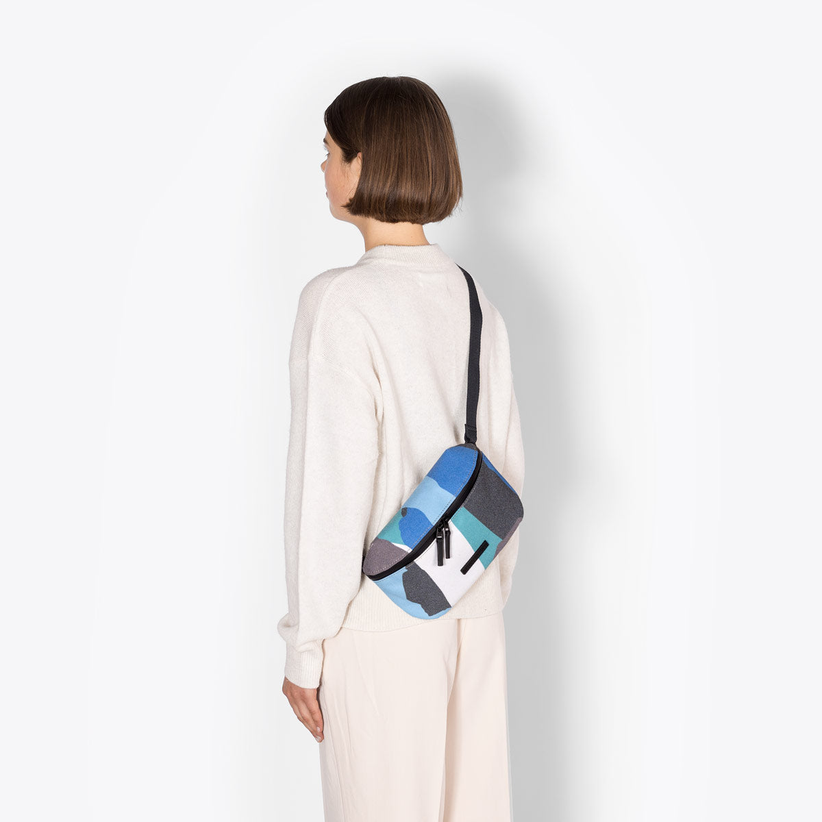 Jona Crossbody Bag - We are out of Office Artwork / All