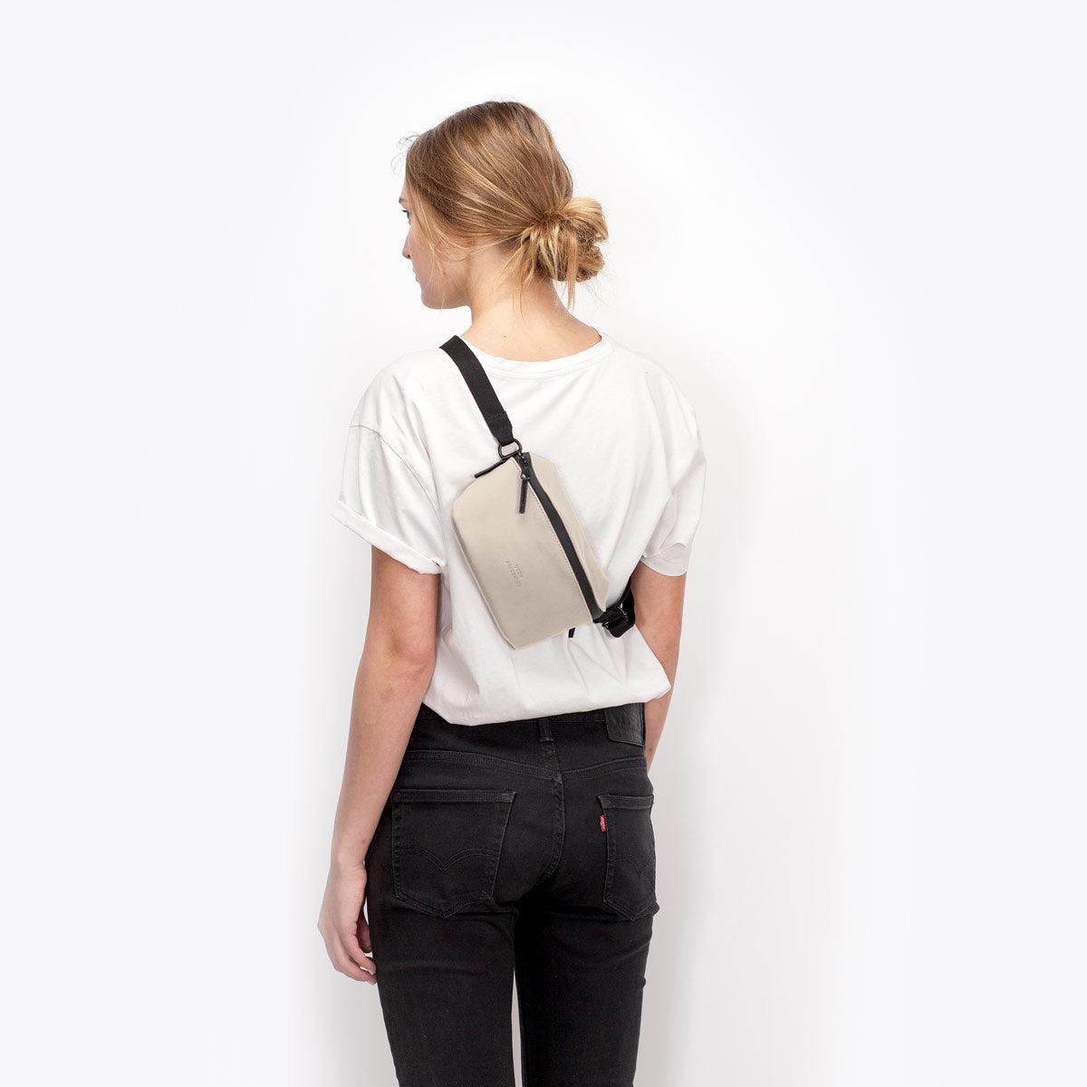 Jona Crossbody Bag - Light Sand / Medium